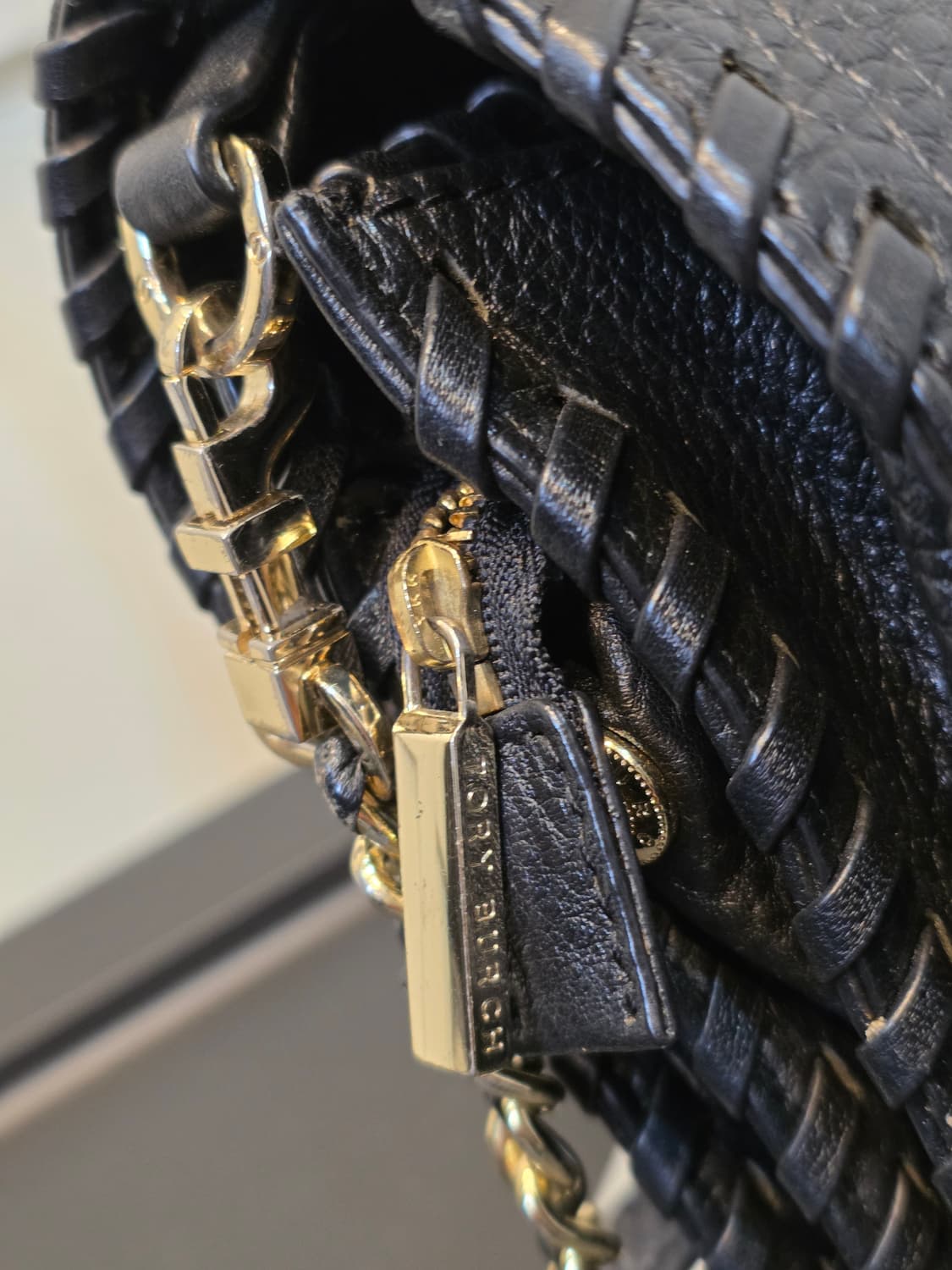 토리버치 마리오 콤보 크로스바디 백 블랙 그레인가죽 상품이미지5