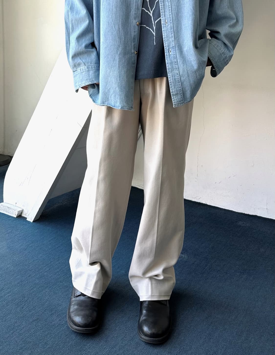 Brushed cotton two tuck wide chino pants 상품이미지10