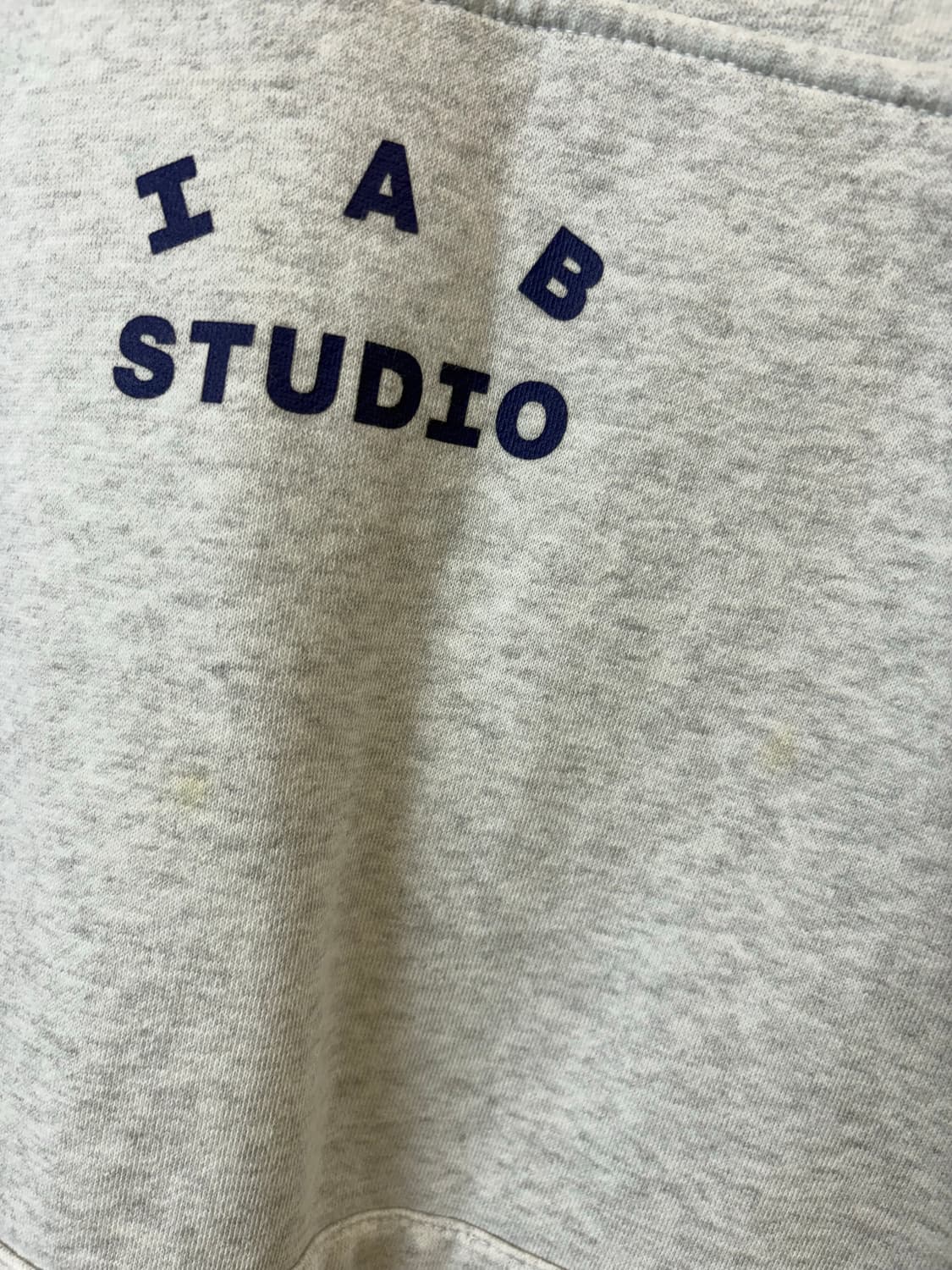IAB STUDIO 아이앱스튜디오 라이트 그레이 하프집업 상품이미지9