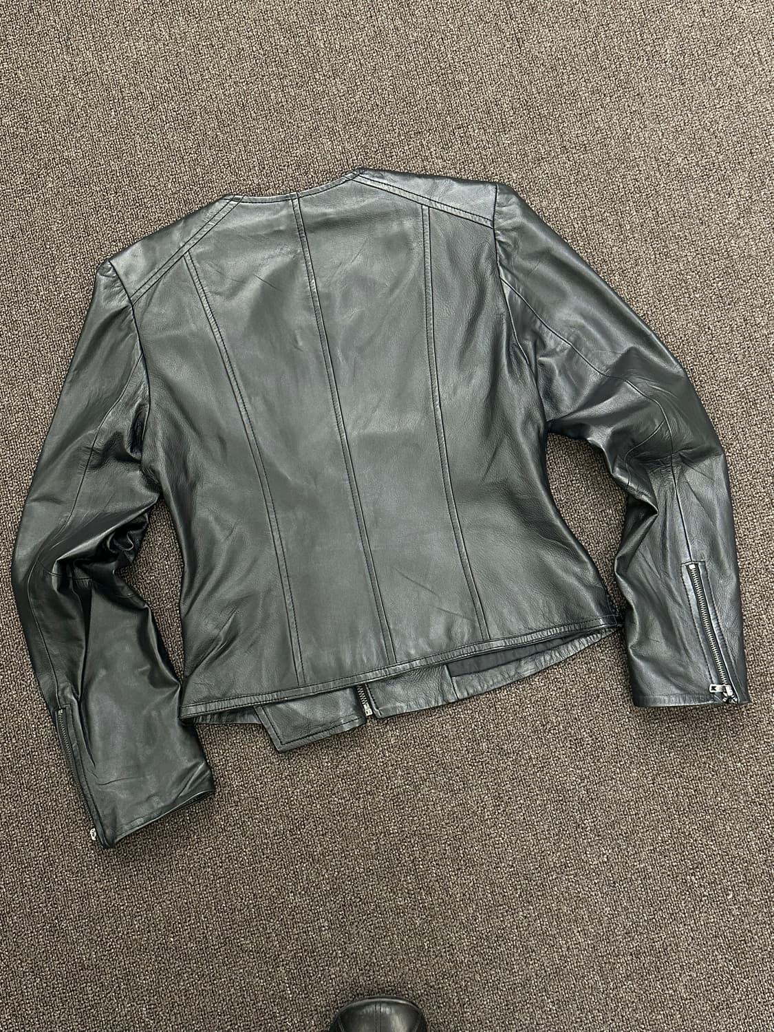 OS)위캔드 막스마라 펀칭 디테일 블랙 램스킨 레더자켓 상품이미지4