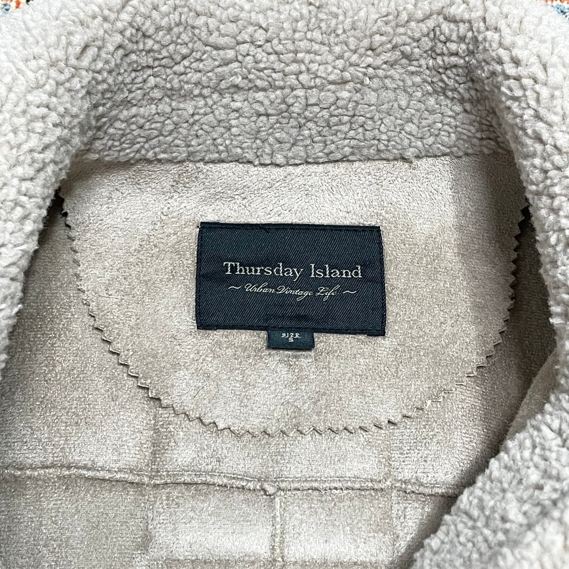 써스데이아일랜드 베이지 부클 무스탕 숏 자켓 여성S 상품이미지3