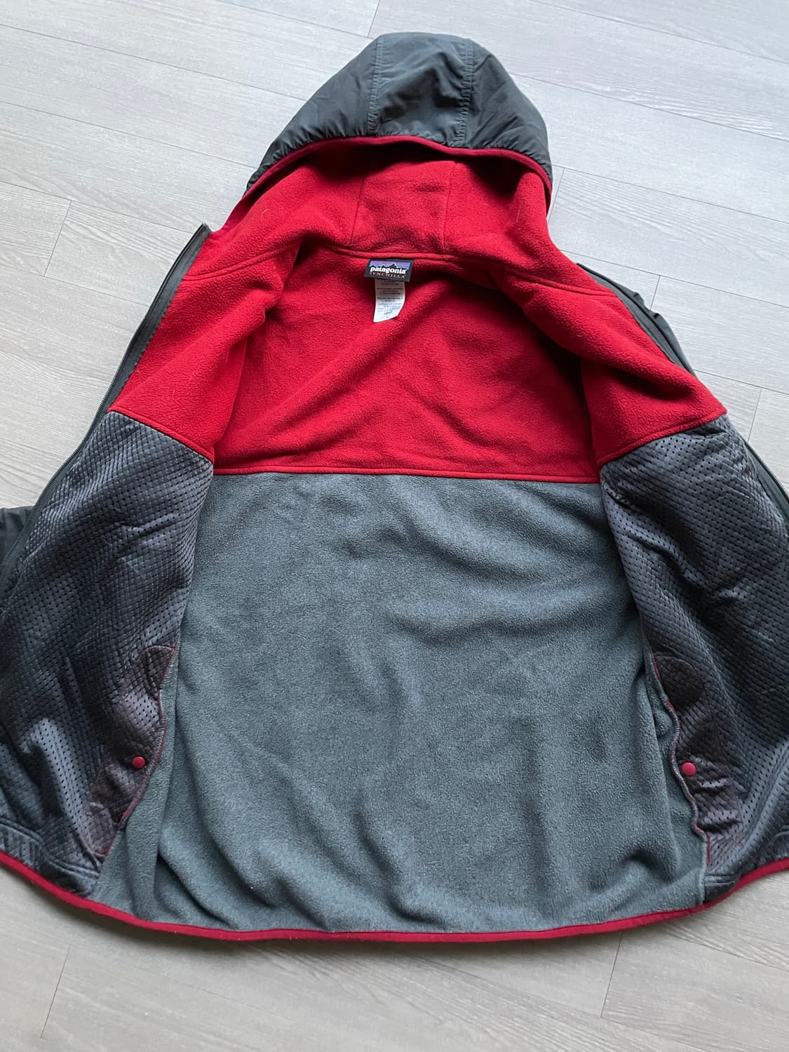 파타고니아 쉘드 후드 신칠라 그레이 레드 상품이미지6