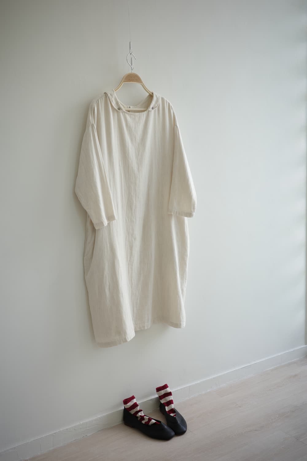 Niko and 
• 오트밀 둥근카라 코튼 원피스 상품이미지1