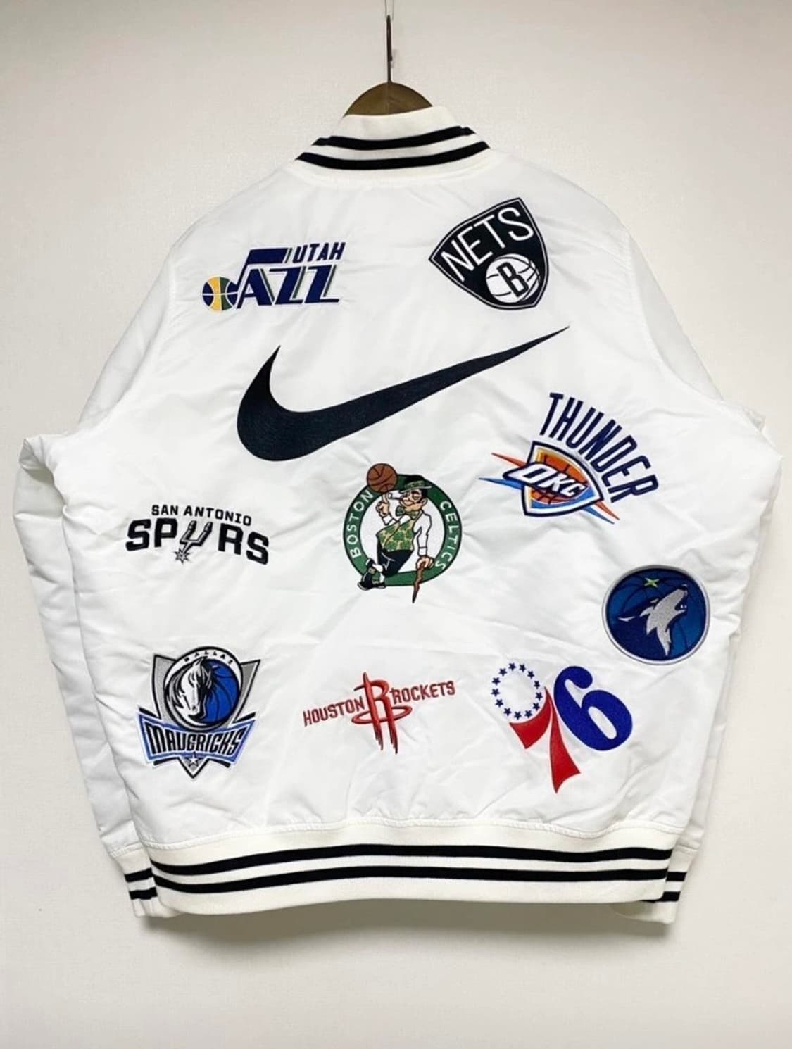 Supreme X NIKE NBA TEAM WARMUP JACKET 상품이미지3
