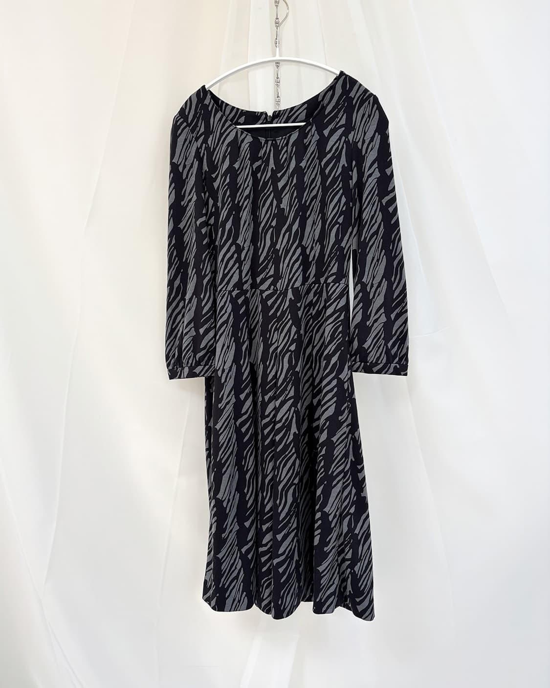 asymmetrical wave pattern pleats ops 상품이미지1