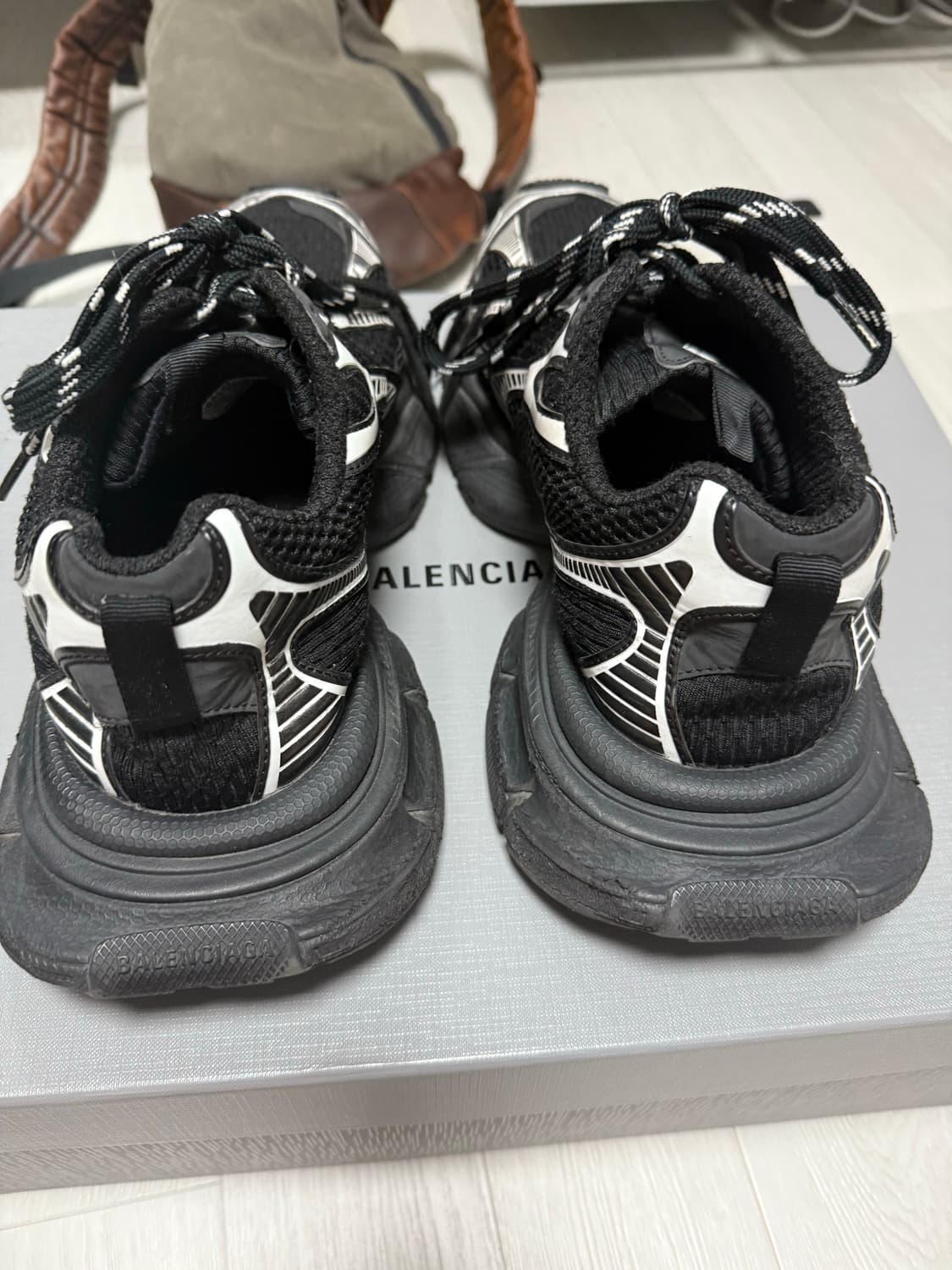 발렌시아가 3xl 44 블랙 화이트 상품이미지4