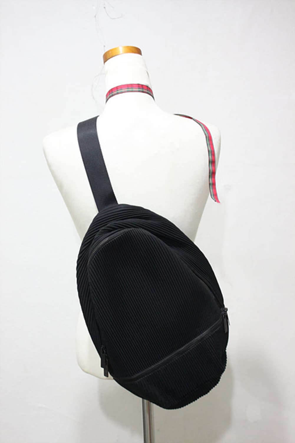 ISSEY MIYAKE PLEATS PLEASE 플리츠플리즈 크로스백 상품이미지1