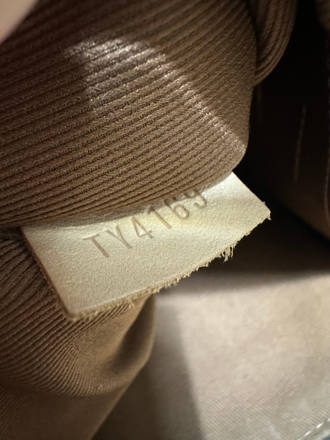 루이비통 에튀보야주 클러치 상품이미지9