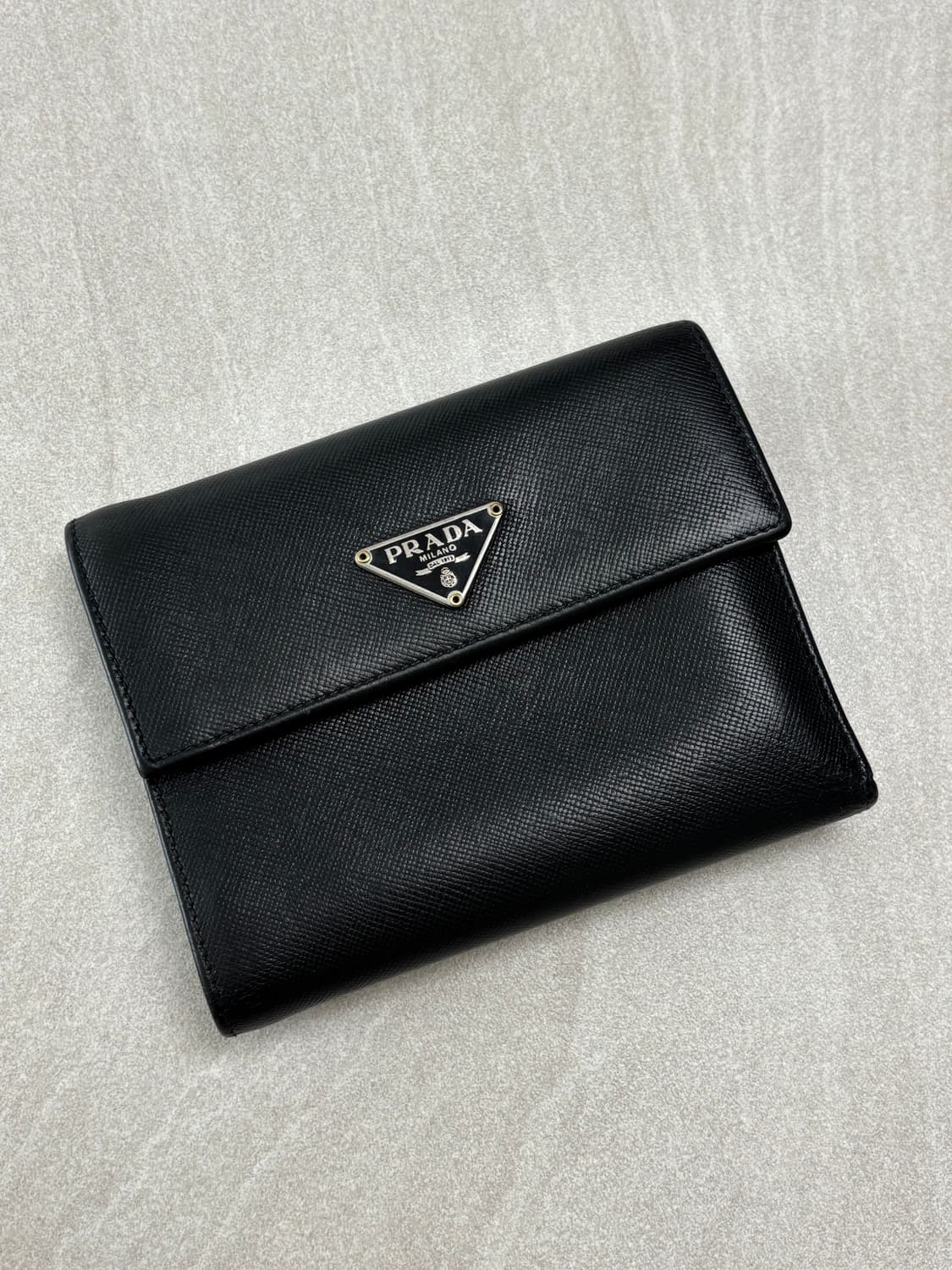프라다 사피아노 블랙 남성 반지갑 상품이미지1
