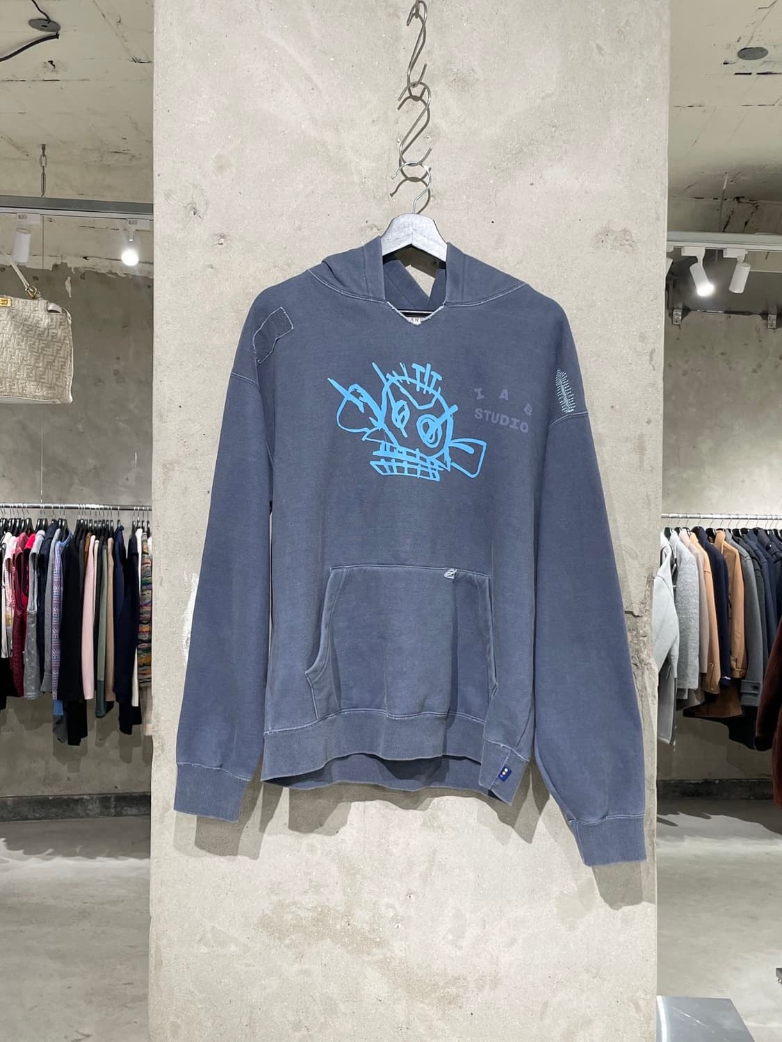 아이앱 스튜디오 x 아케인 네이비 블루 징크스 후디 상품이미지1