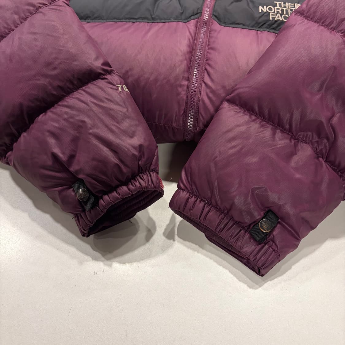[90] 노스페이스 700 구스 눕시 패딩 퍼플 블랙 B430 상품이미지10