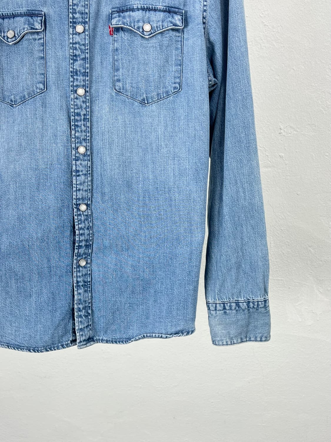 리바이스 레드탭 연청 웨스턴 스탠다드 데님 셔츠 상품이미지5