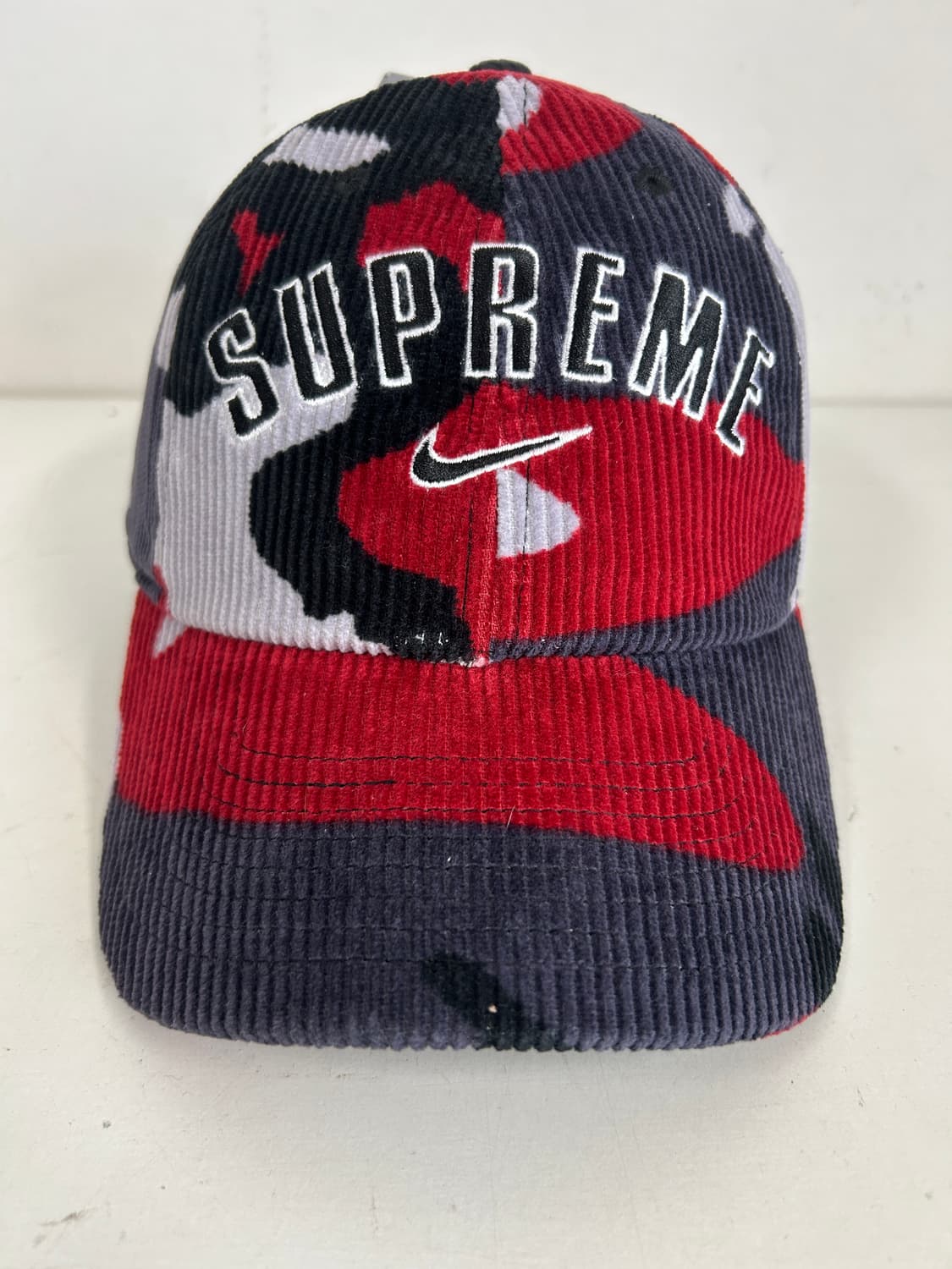 슈프림 x 나이키 아크 코듀로이 6-패널 캡 레드 카모 - 22SS 하자 상품이미지1