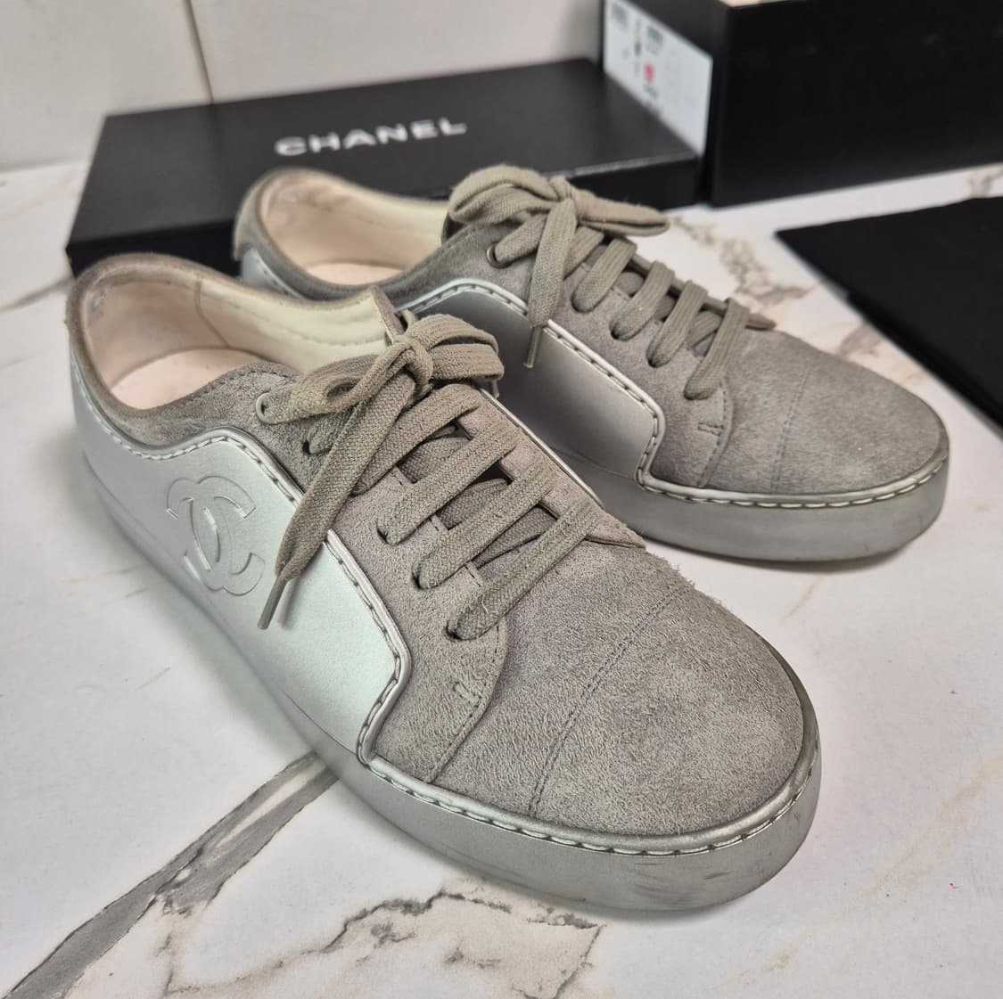 (정품) 샤넬 로우탑 스웨이드 스니커즈 36.5 상품이미지9