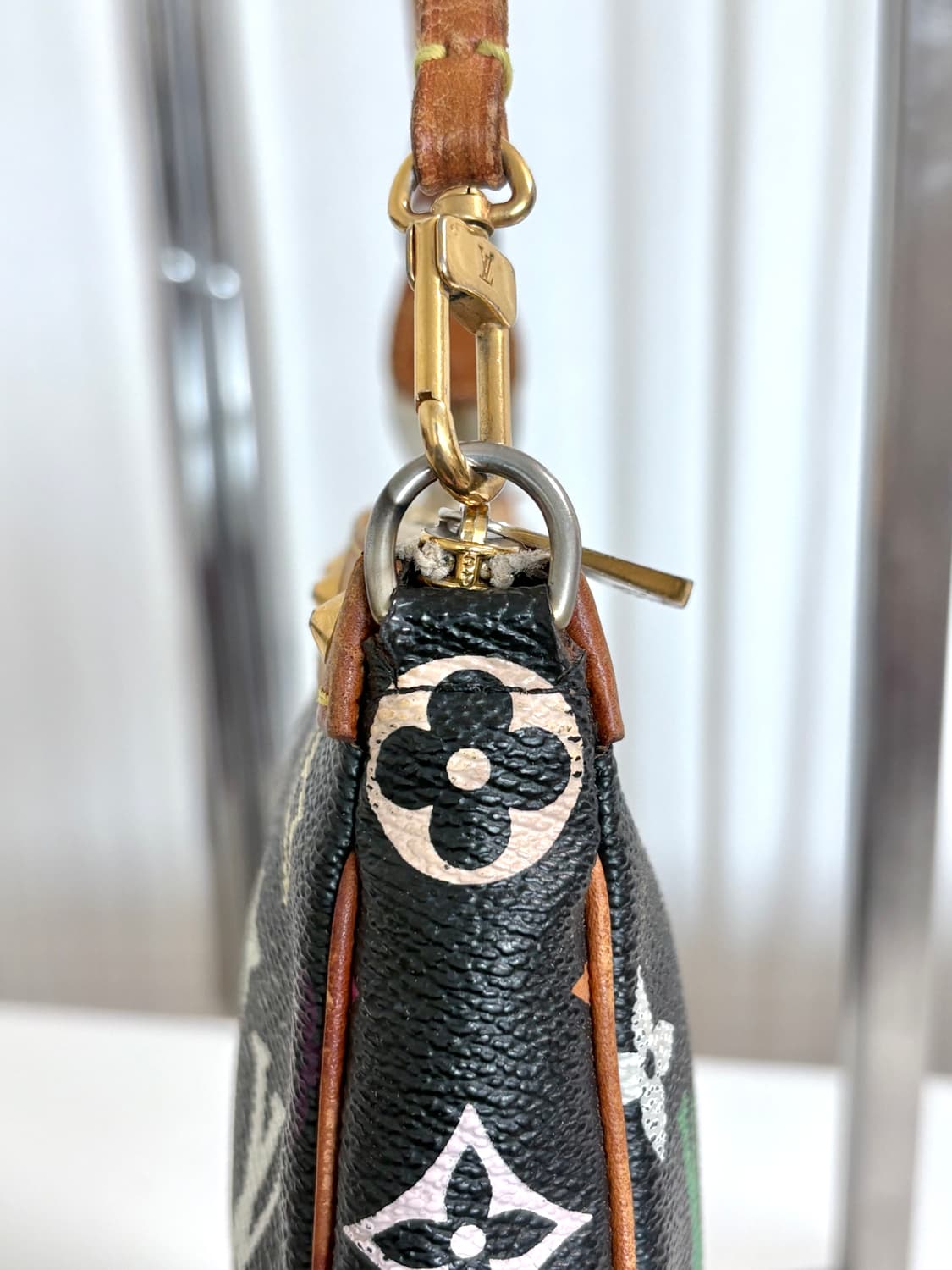 루이비통 멀티컬러 포쉐트백 상품이미지5