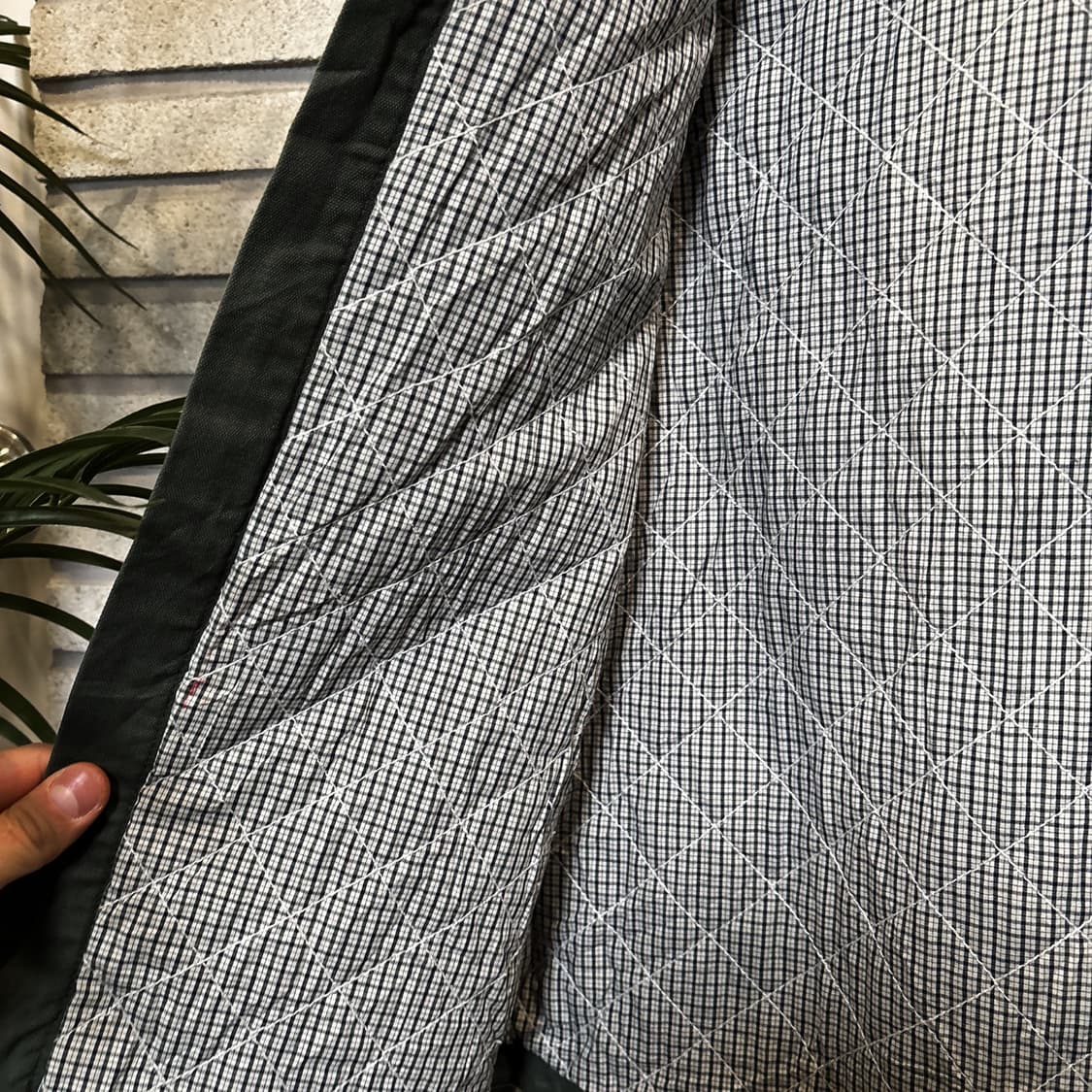 게스 패디드 워크셔츠 집업자켓 투포켓 퀼팅안감 디테일 올리브 상품이미지7