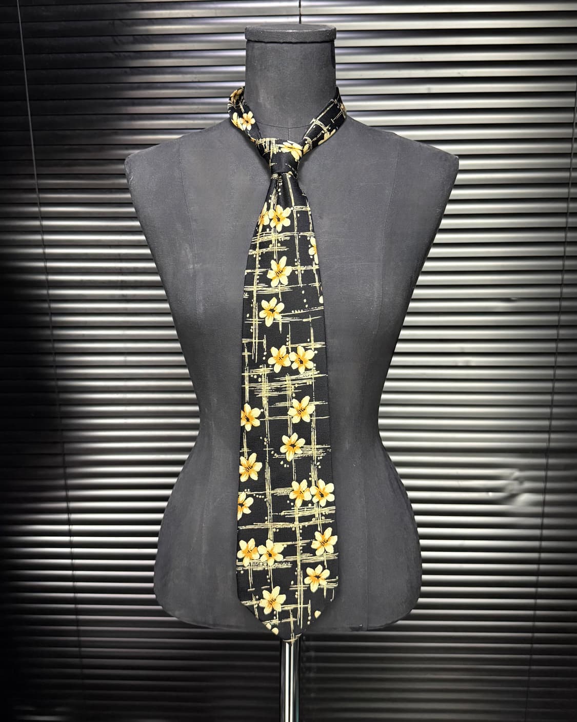 다니엘에스떼 플라워 블랙 노랑색 옐로우 골드 베이지 실크 넥타이 프랑스 상품이미지1