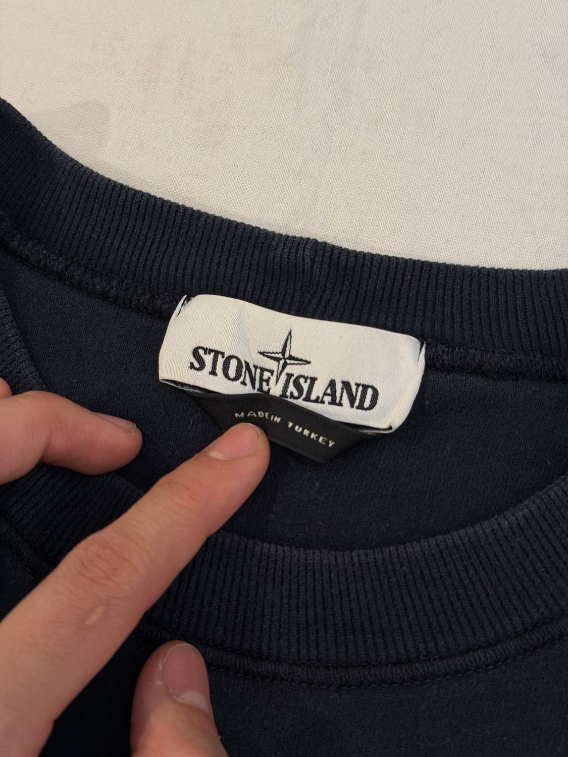 스톤아일랜드 20FW 와펜 맨투맨 스웻셔츠 네이비 상품이미지4
