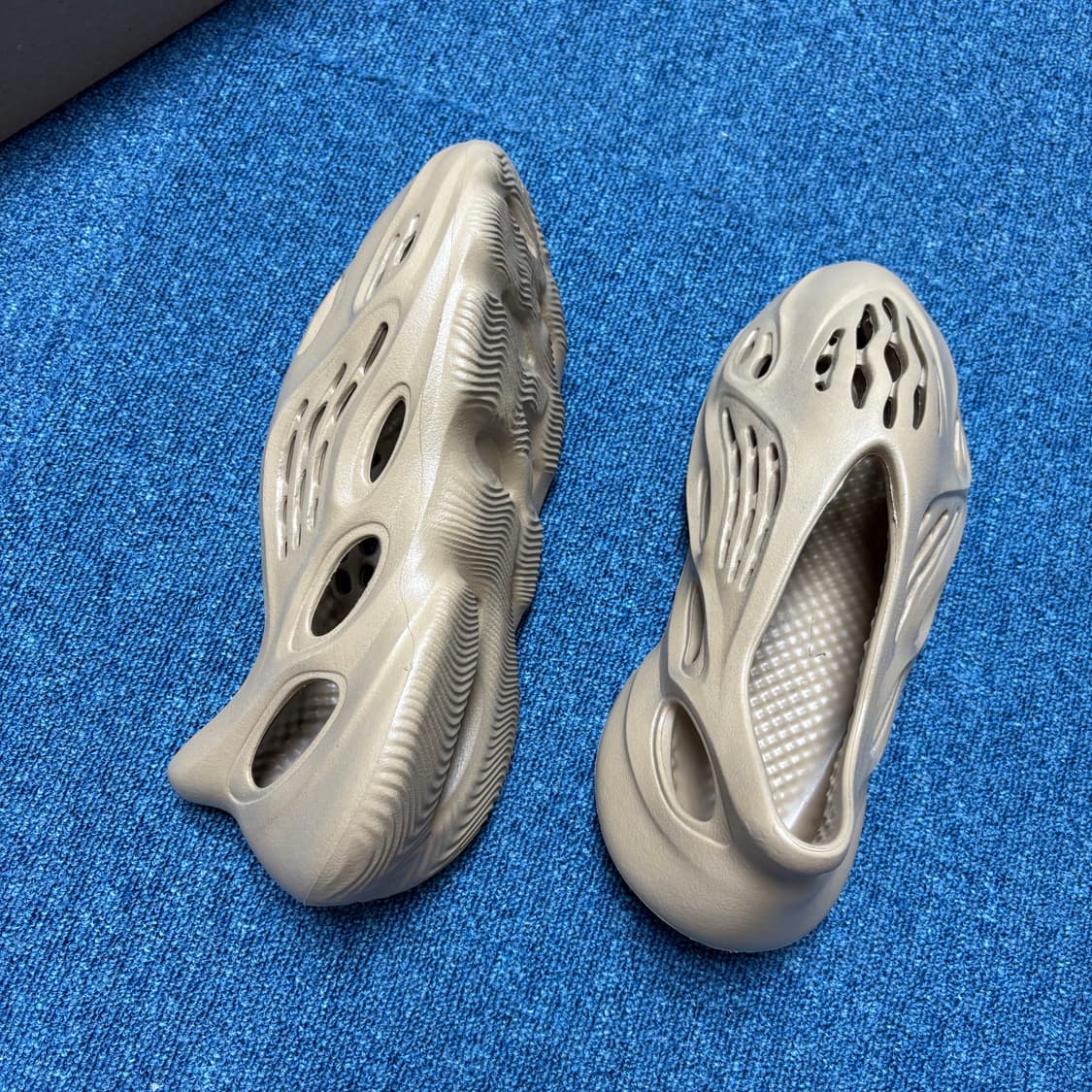 아디다스 이지폼러너 베이지 250 상품이미지3