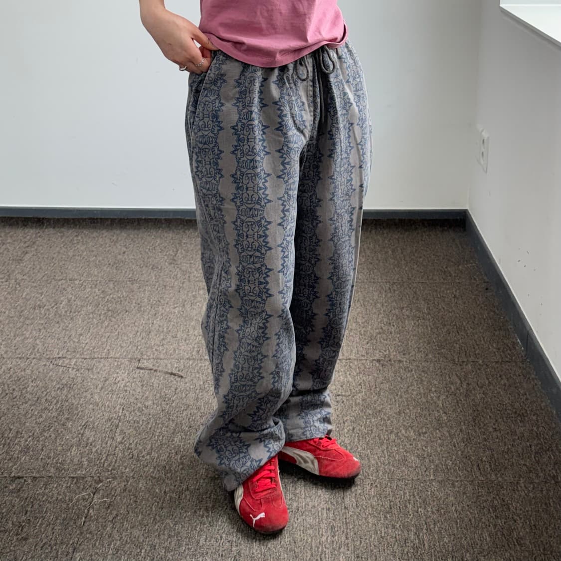 Wkndrs 위캔더스 그래픽 애쉬 브라운 팬츠 상품이미지2