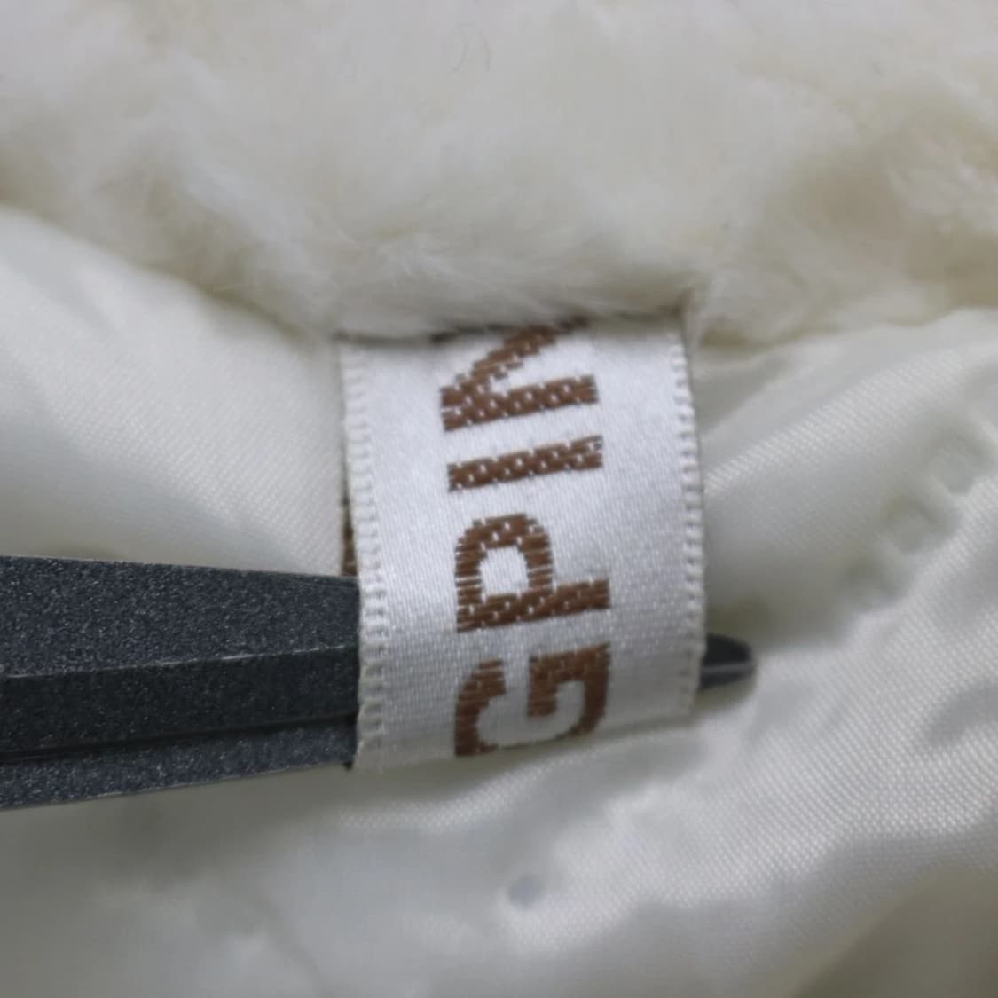 하트 포인트 히메갸루 화이트 퍼 집업 60663 상품이미지9