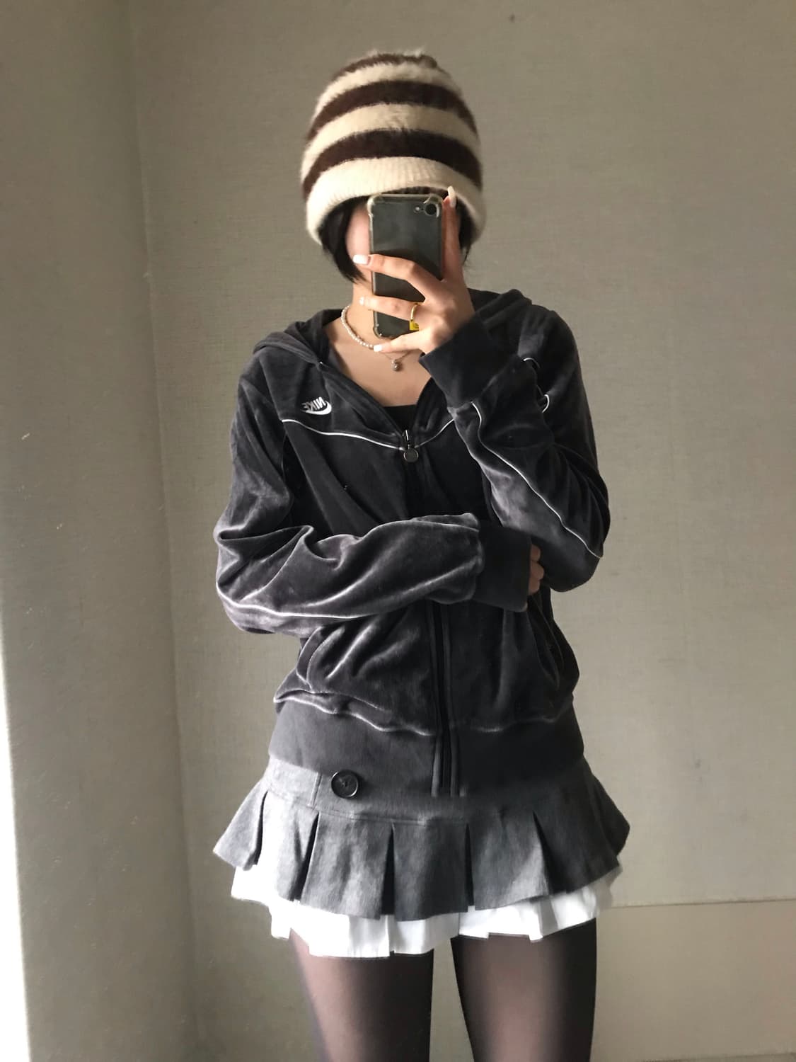 나이키 그레이 벨벳 후드집업 상품이미지4