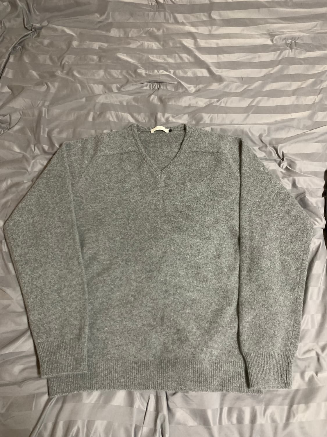 아모멘토 라쿤 브이넥 니트 상품이미지2