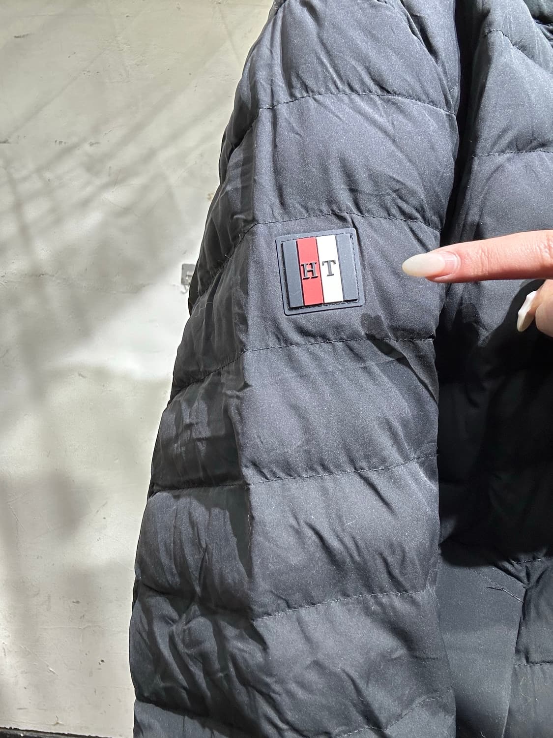 타미 힐피거 블랙 경량 패딩 자켓 M 상품이미지4