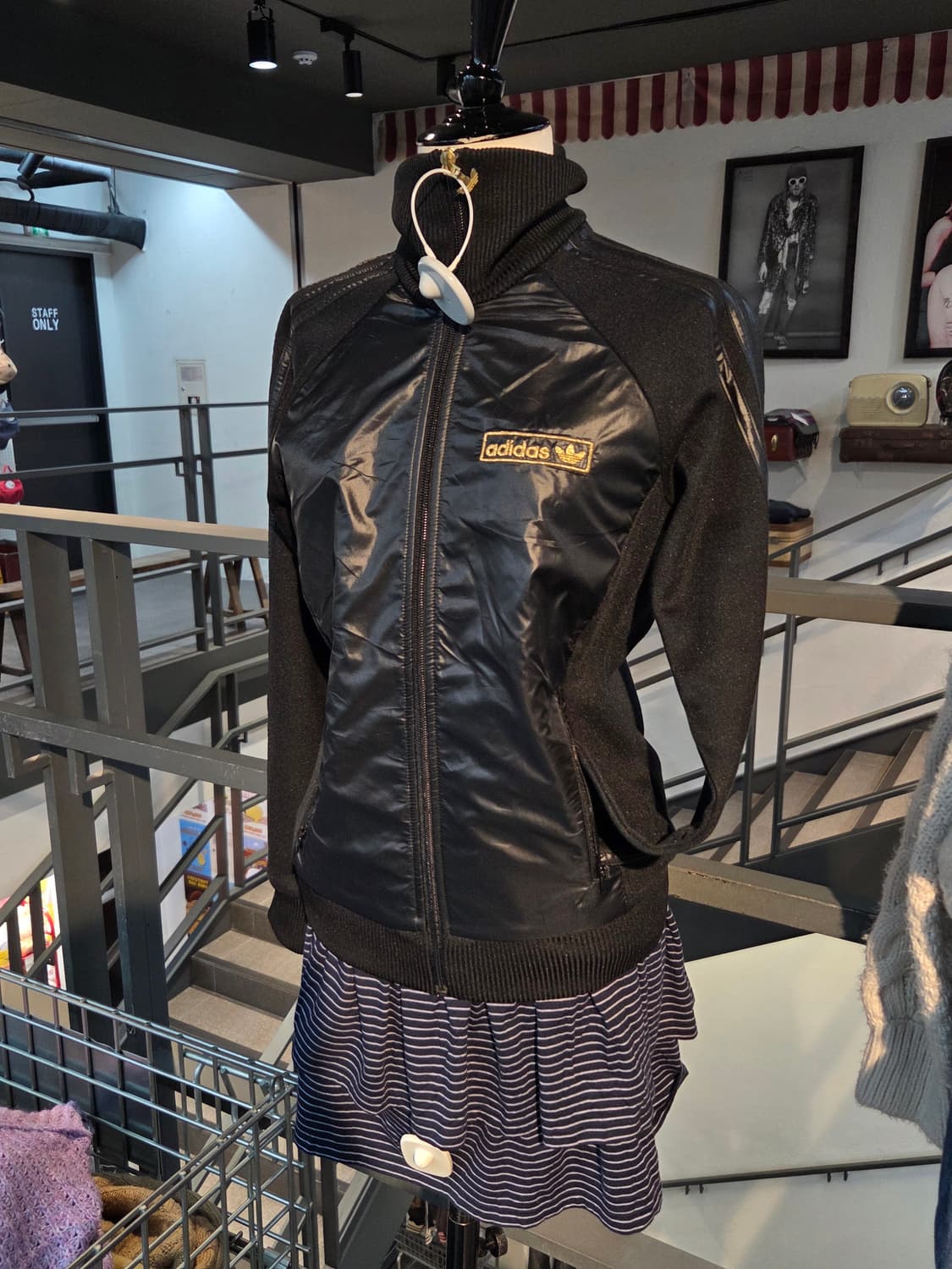 ADIDAS 아디다스 블랙 여성핏집업💯 상품이미지2