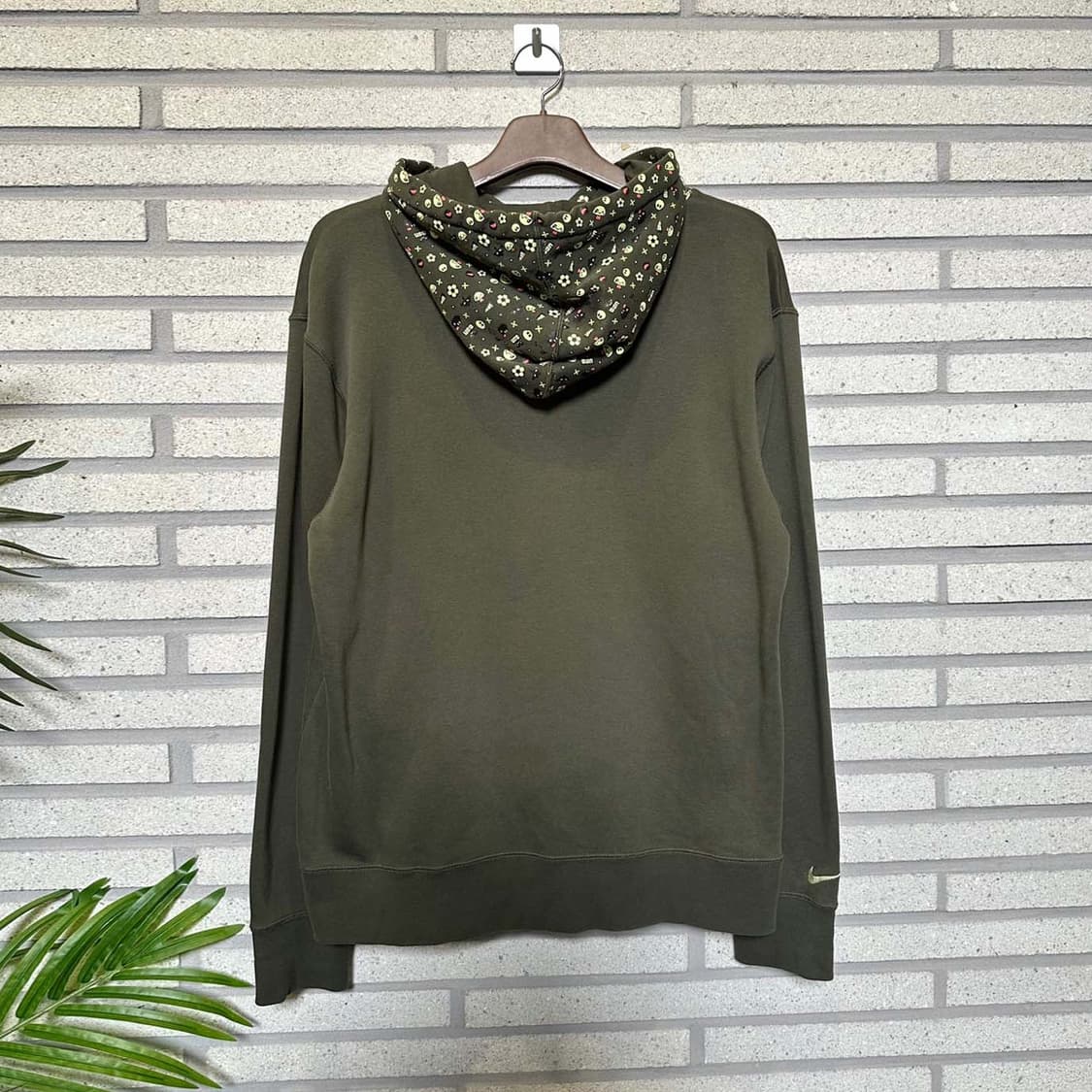 나이키 후드티 캥거루 포켓 올오버 그래픽 프린트 패턴 디테일 카키 상품이미지2