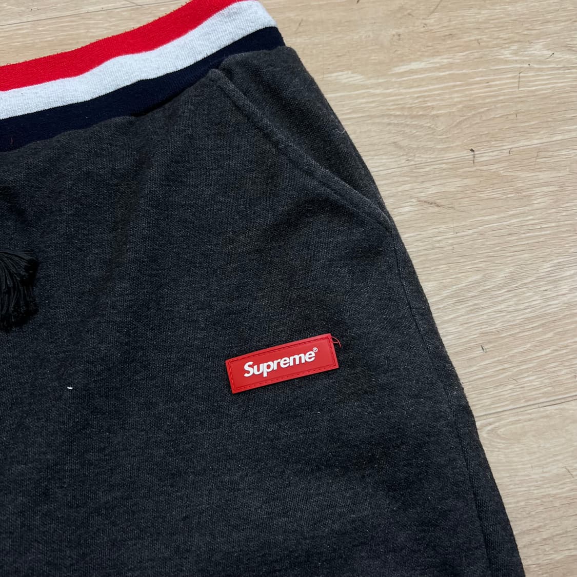 슈프림 박스로고 와펜 삼선 배색 밴딩 7부 조거팬츠 [차콜] XL 상품이미지4