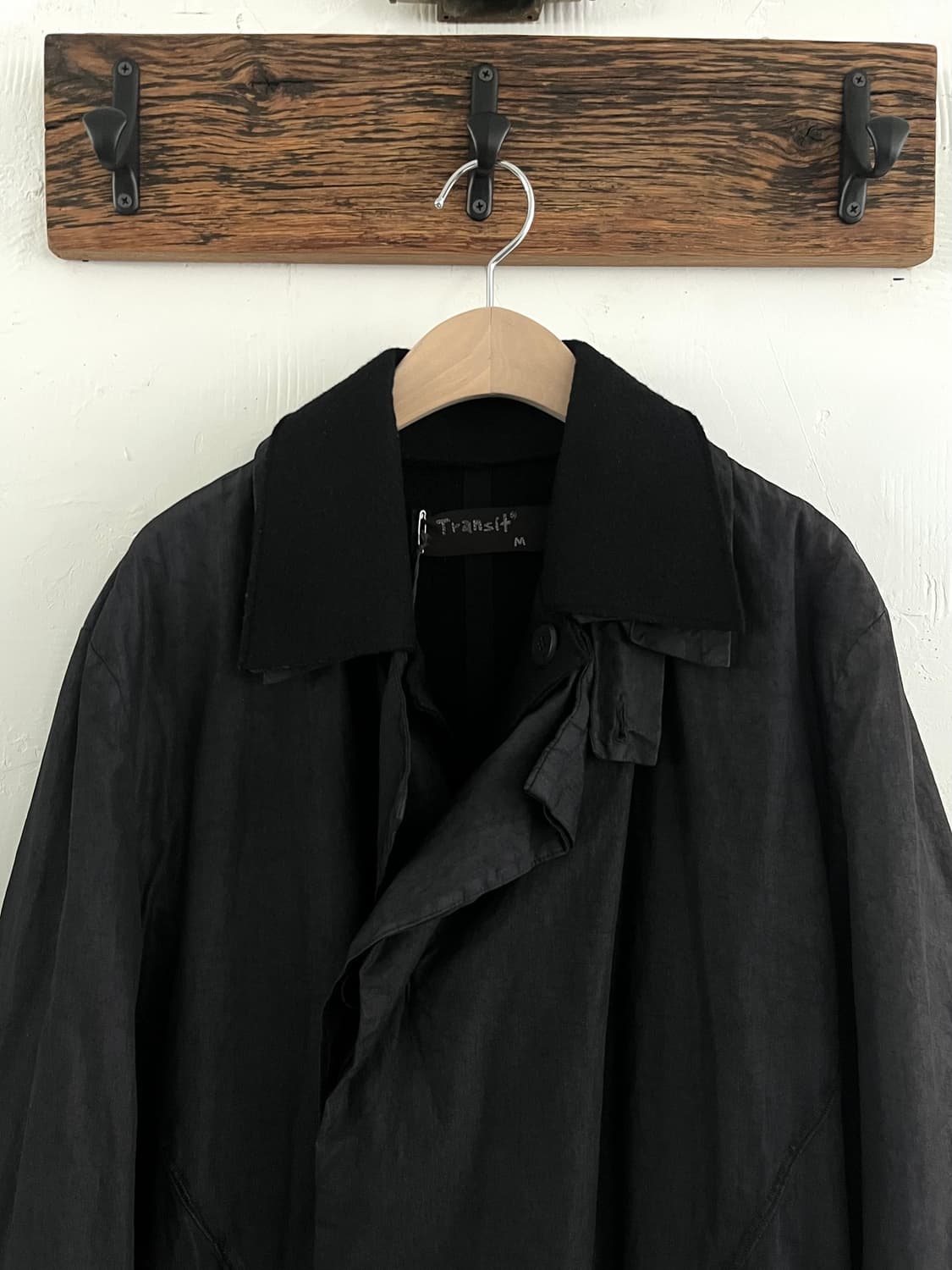 TRANSIT 트랜짓 블랙 컬러 더블 트렌치 롱 코트 상품이미지3