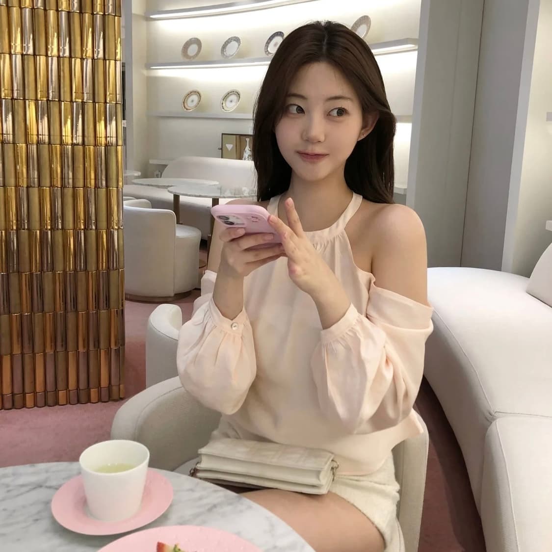 제니오 스완 홀터 블라우스 피치핑크 상품이미지1