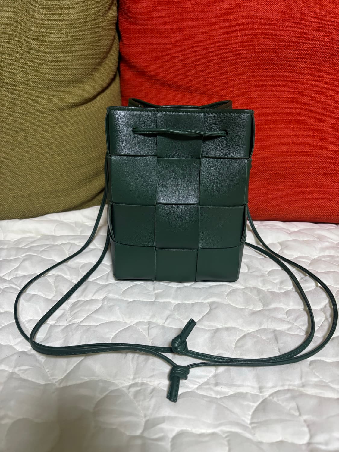 보테가베네타 버킷 크로스백 상품이미지1