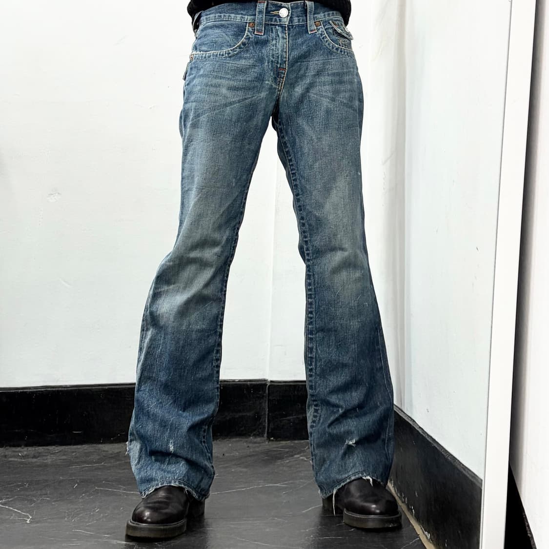 트루릴리전 부츠컷 데님 팬츠 상품이미지2