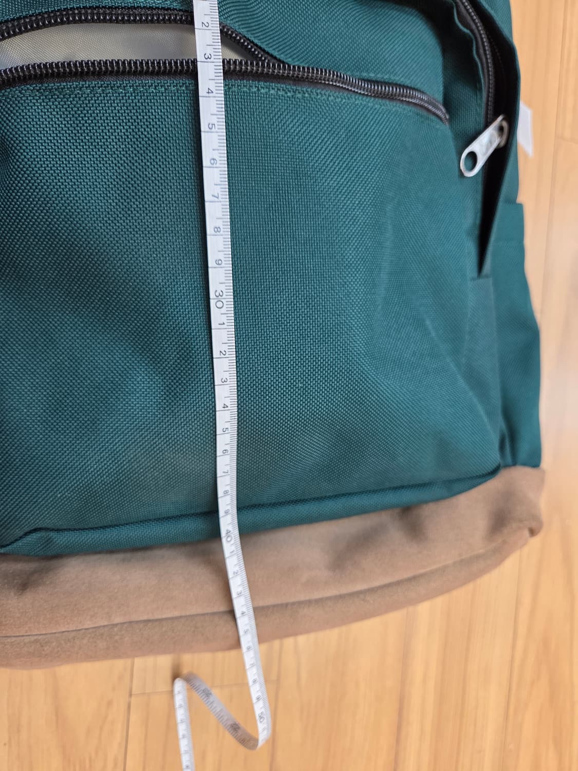 잔스포츠 백팩 JS0A4QVA 모델 판매합니다. 녹색 바탕에 하단 스웨이 상품이미지9