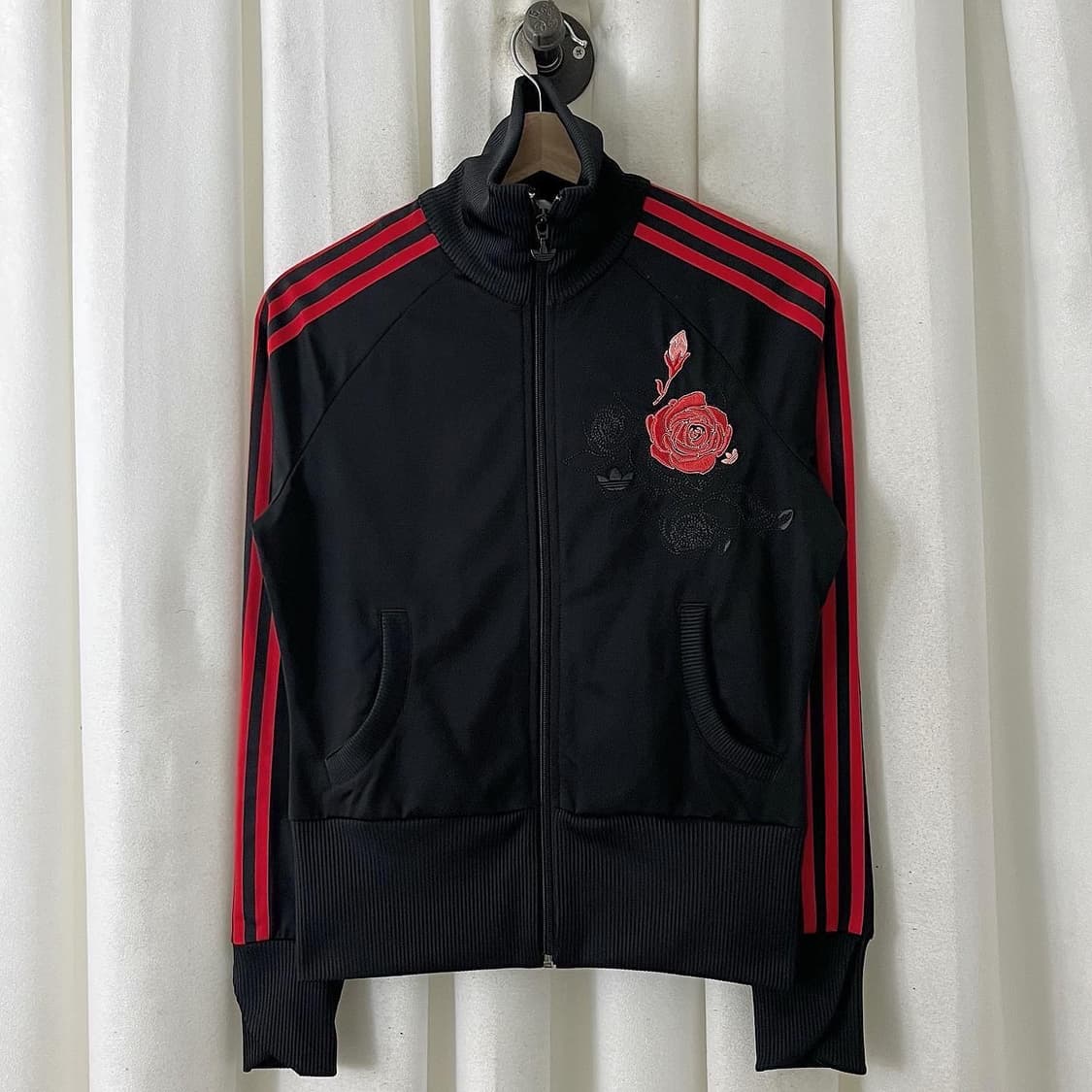 아디다스 블랙 레드 로즈 백빅로고 삼선 져지 상품이미지1