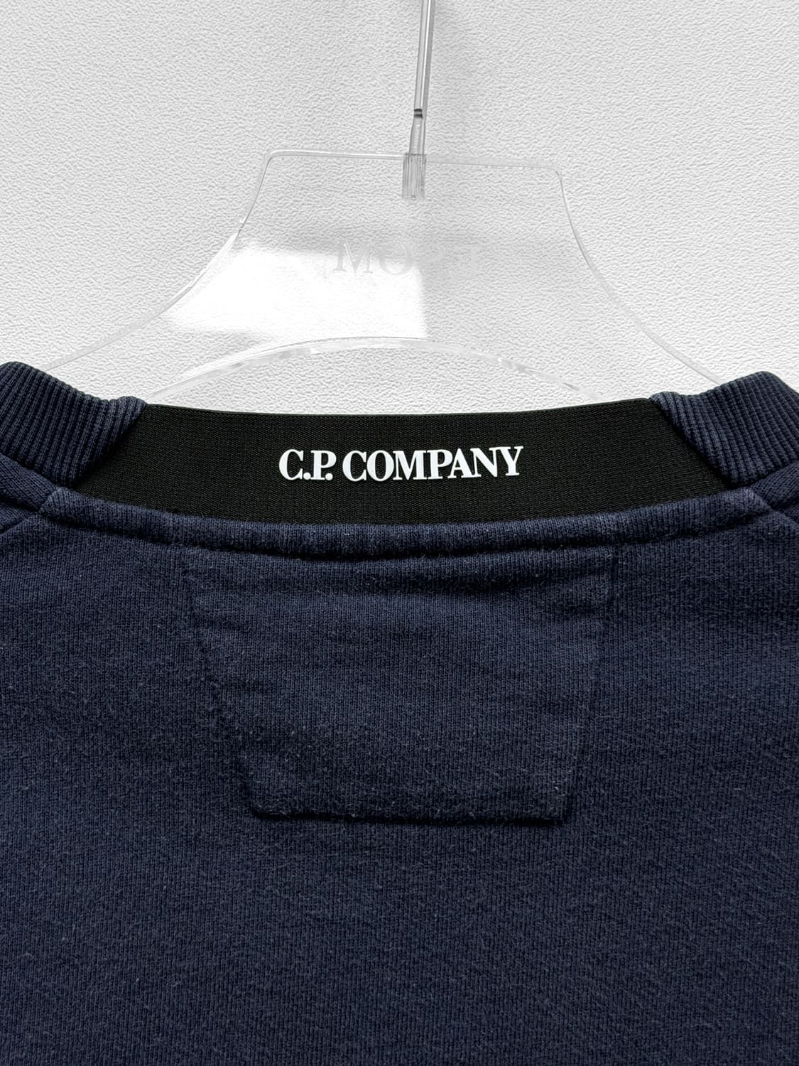 CP컴퍼니 라이트 플리스 렌즈 와펜 맨투맨 상품이미지4