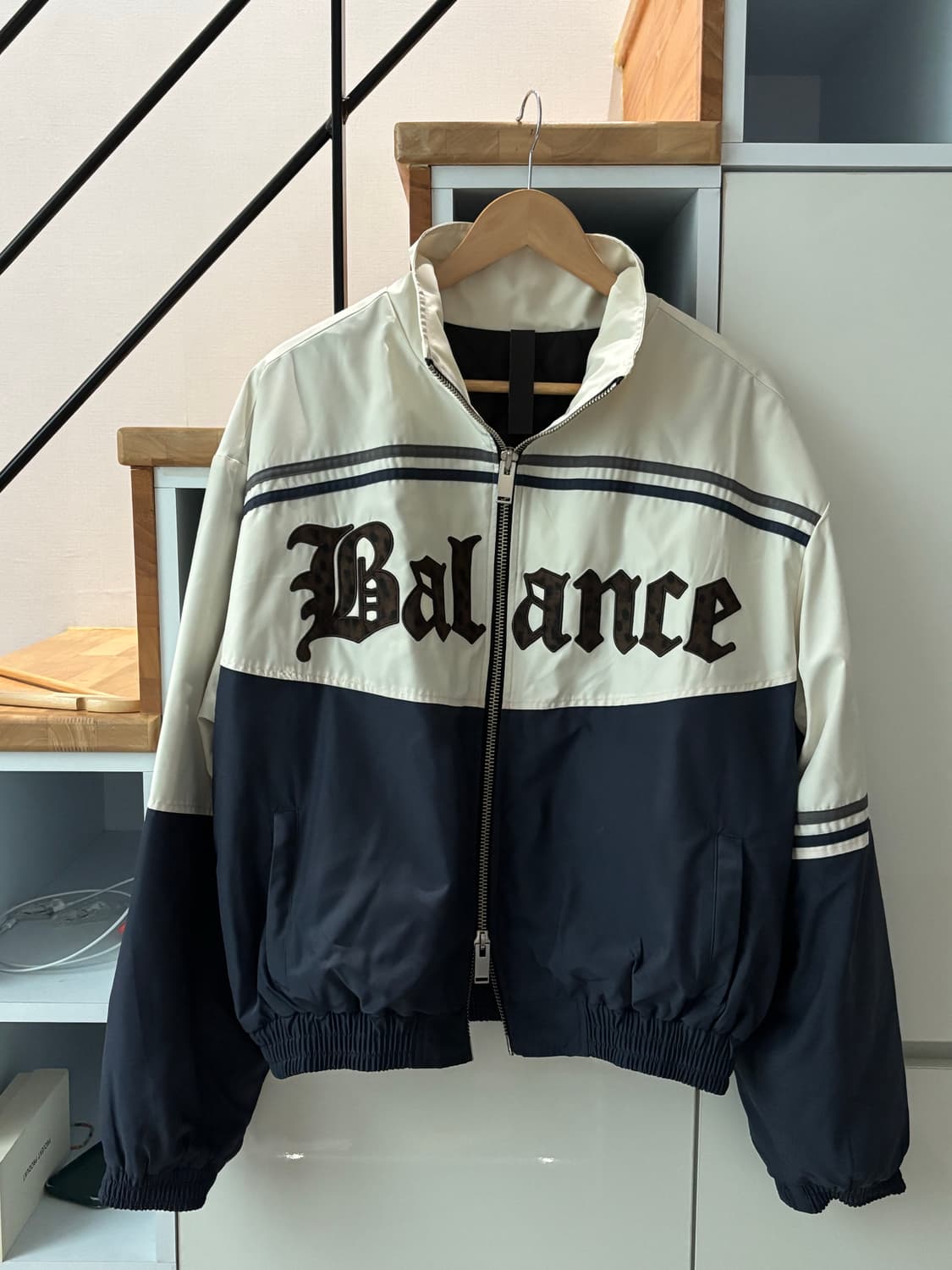 Leey BALANCE BOMBER JACKET IVORY 상품이미지1