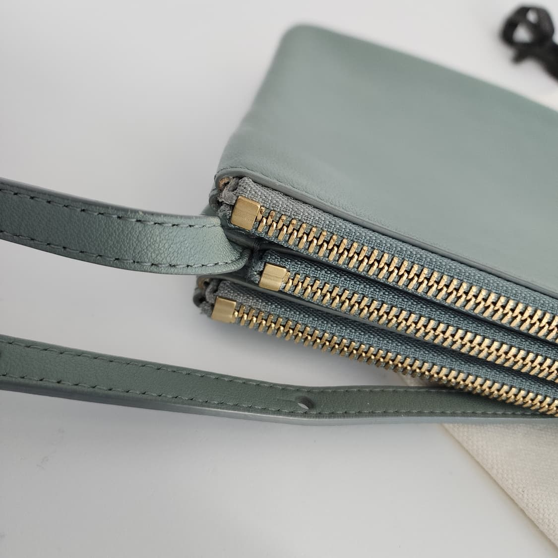 상태최상 셀린느 트리오백 스몰 3단 지퍼 램스킨 크로스백 상품이미지6