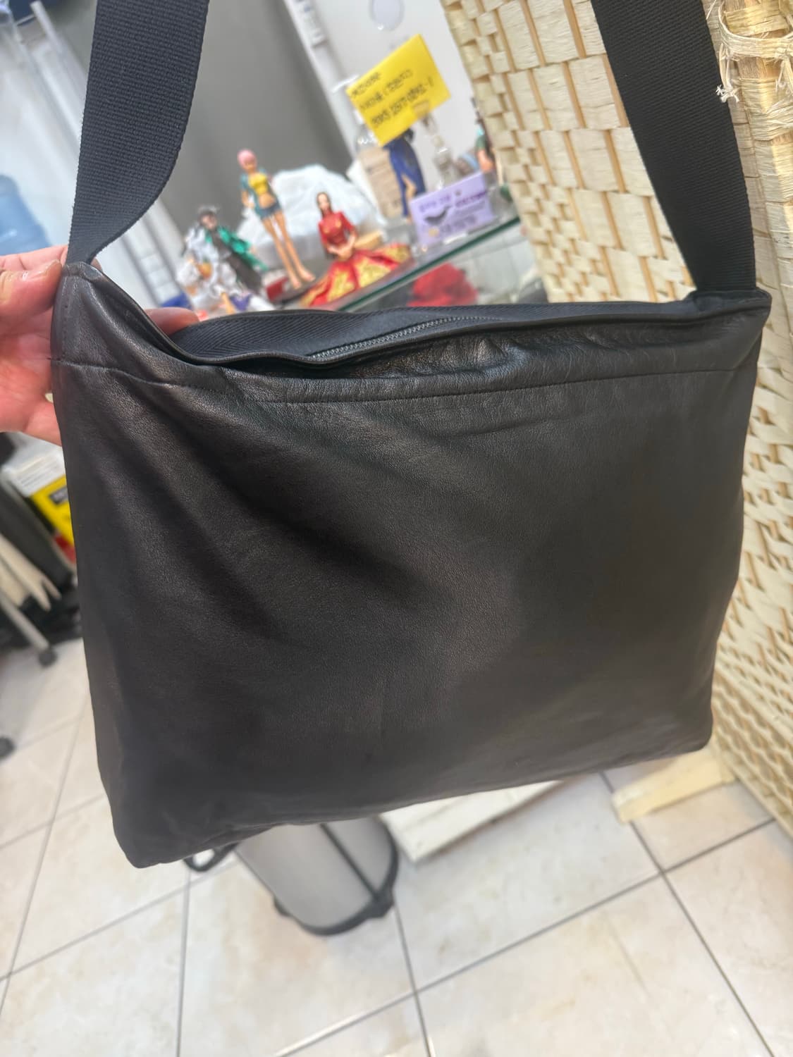 정품 요지야마모토 크로스백 팝니다 상품이미지4