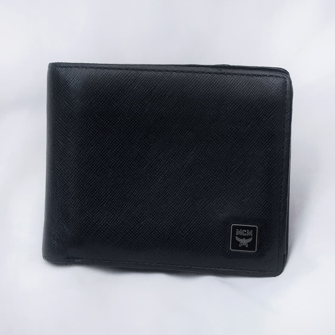 MCM 사피아노 메탈 로고 뷰포켓 6cc 반지갑 상품이미지1
