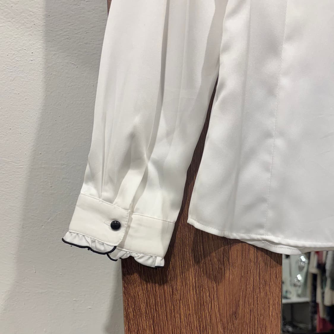 일본 빈티지 블랙 파이핑 라인 프릴 블라우스 로판 공겜여주 일브 상품이미지8