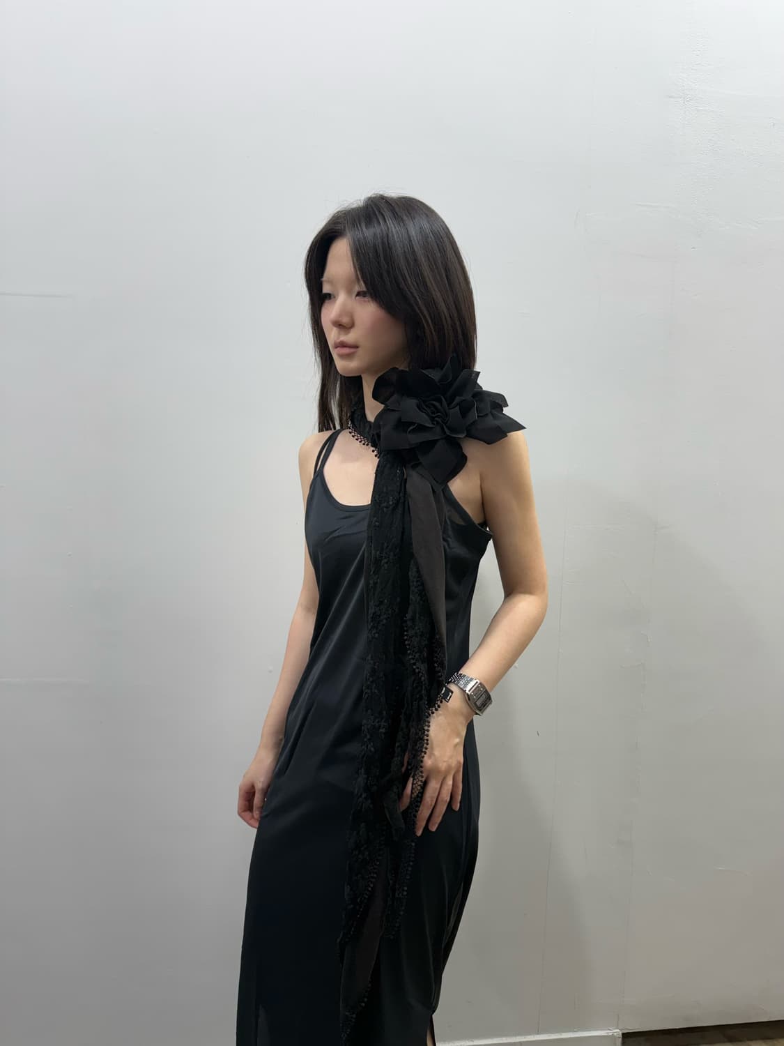 블랙피스나우 블랙 로즈 코사주 스카프 상품이미지4