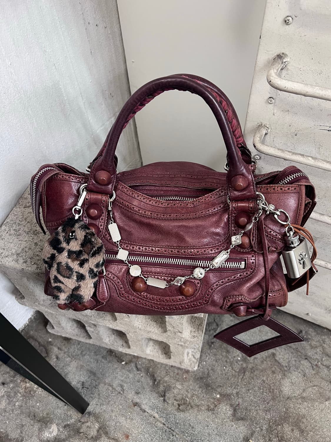 발렌시아가 모터백 상품이미지1