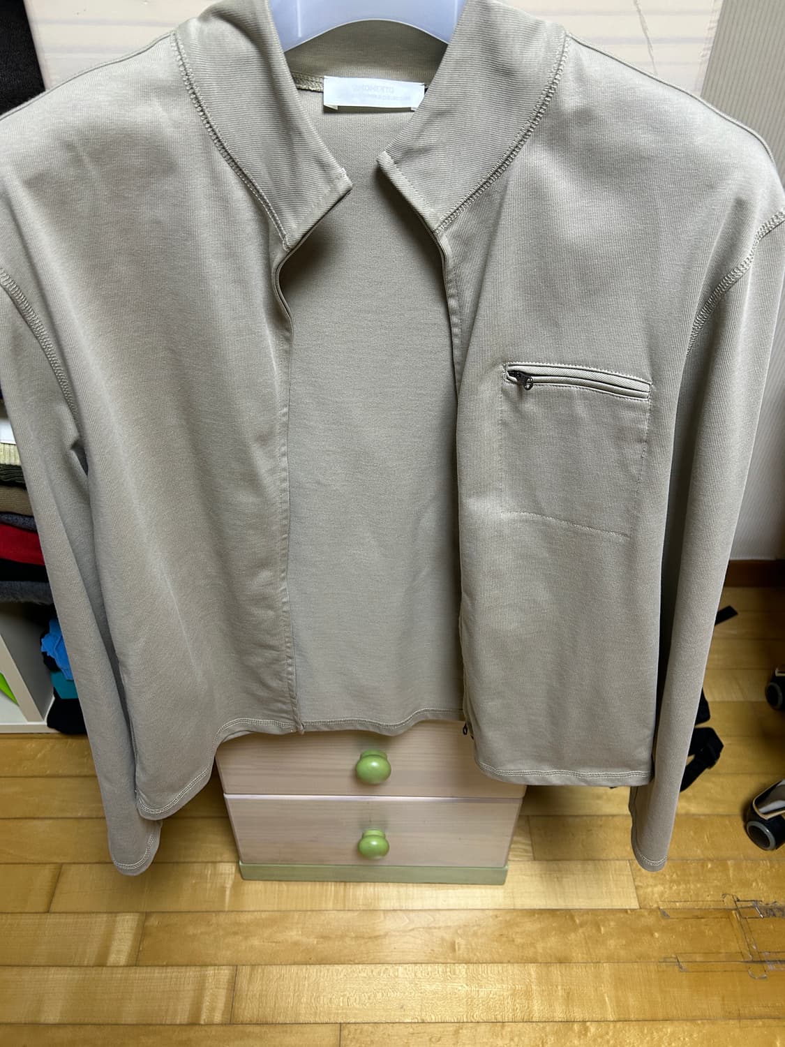 아모멘토 slim fit pocket jumper beige 상품이미지4