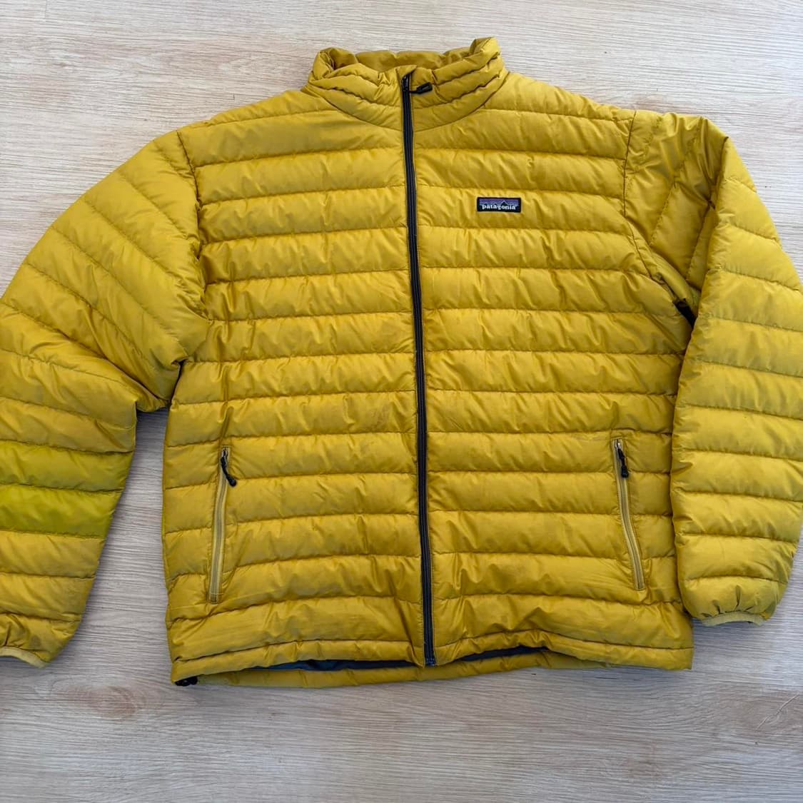 파타고니아 멘즈 경량패딩 옐로우 상품이미지1