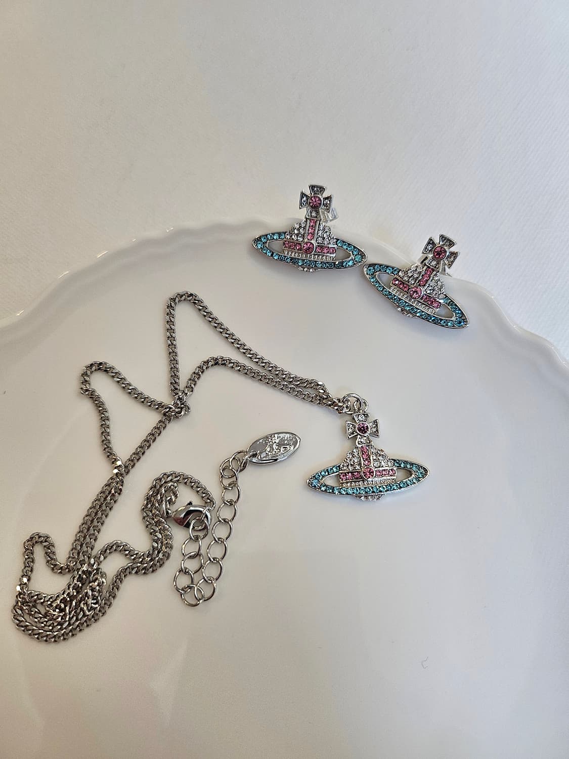 비비안웨스트우드 업사이클링 블루큐빅 목걸이 상품이미지4