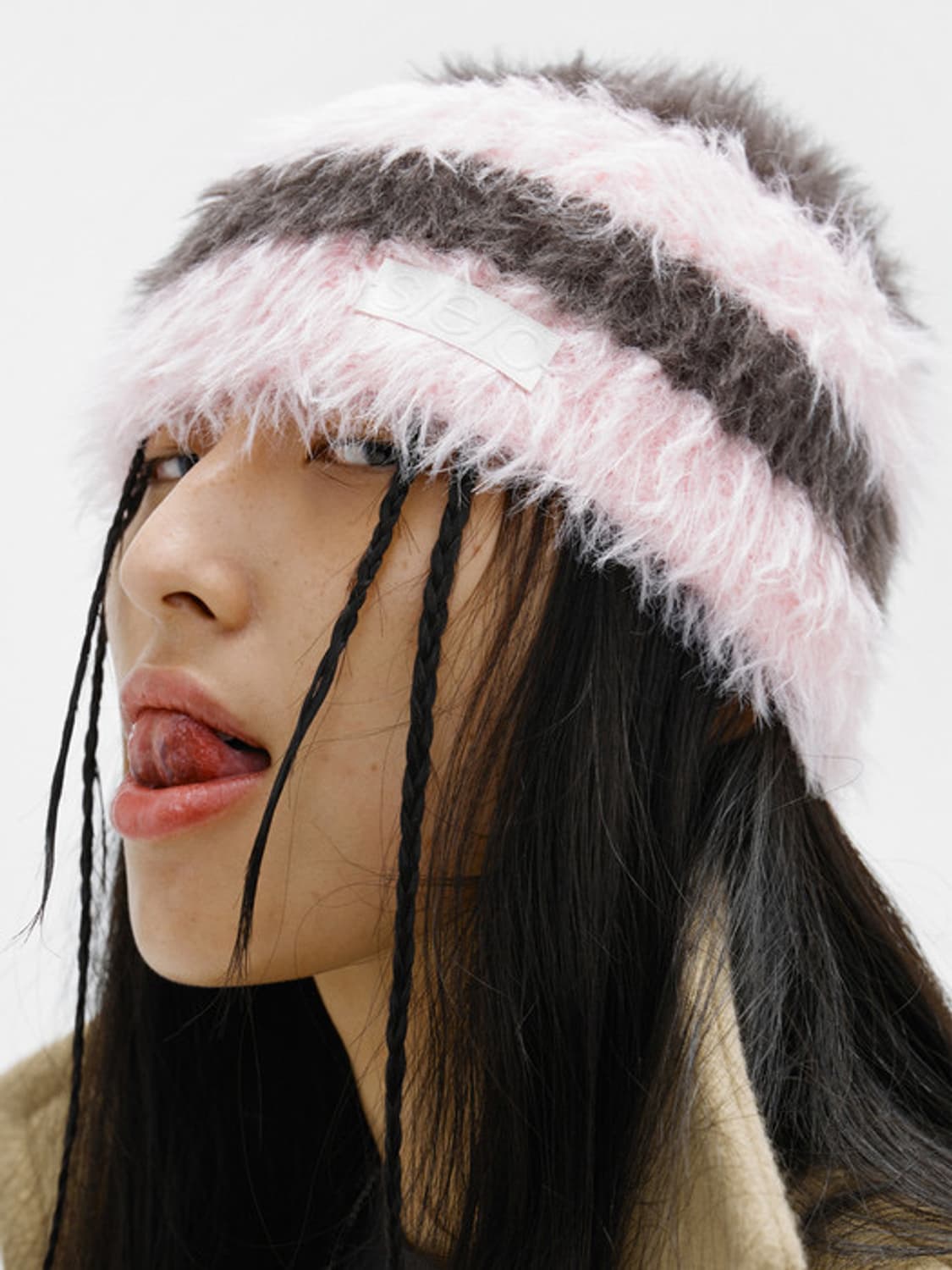 에스이오 SEO Fuzzy Stripe Beanie Pink OS 상품이미지2