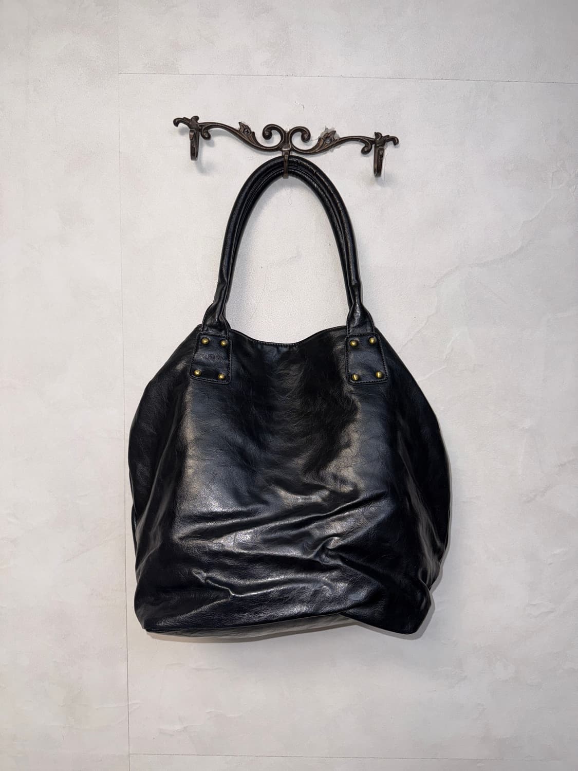 Black multi pocket stud shoulder bag 상품이미지4